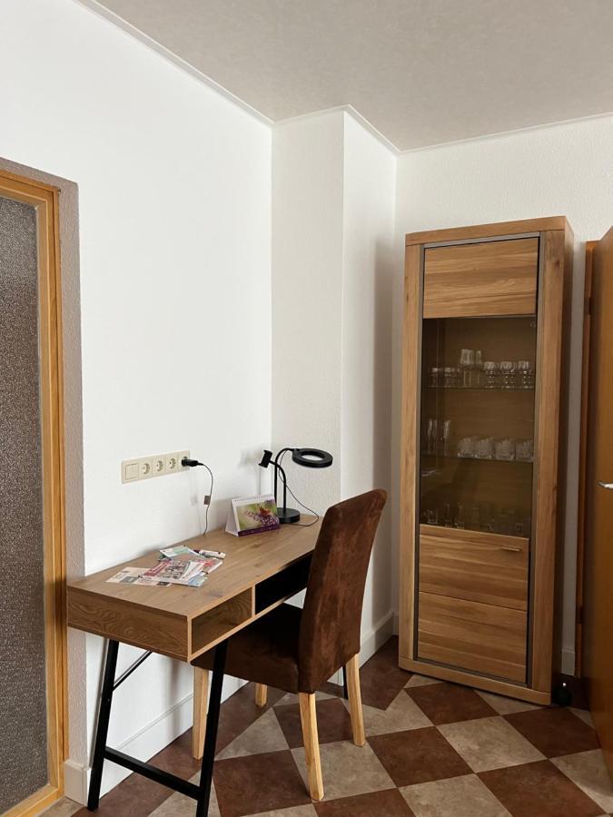 Sehr Schoene Wohnung,Komplett Neu Eingerichtet Limbach-Oberfrohna Exterior photo